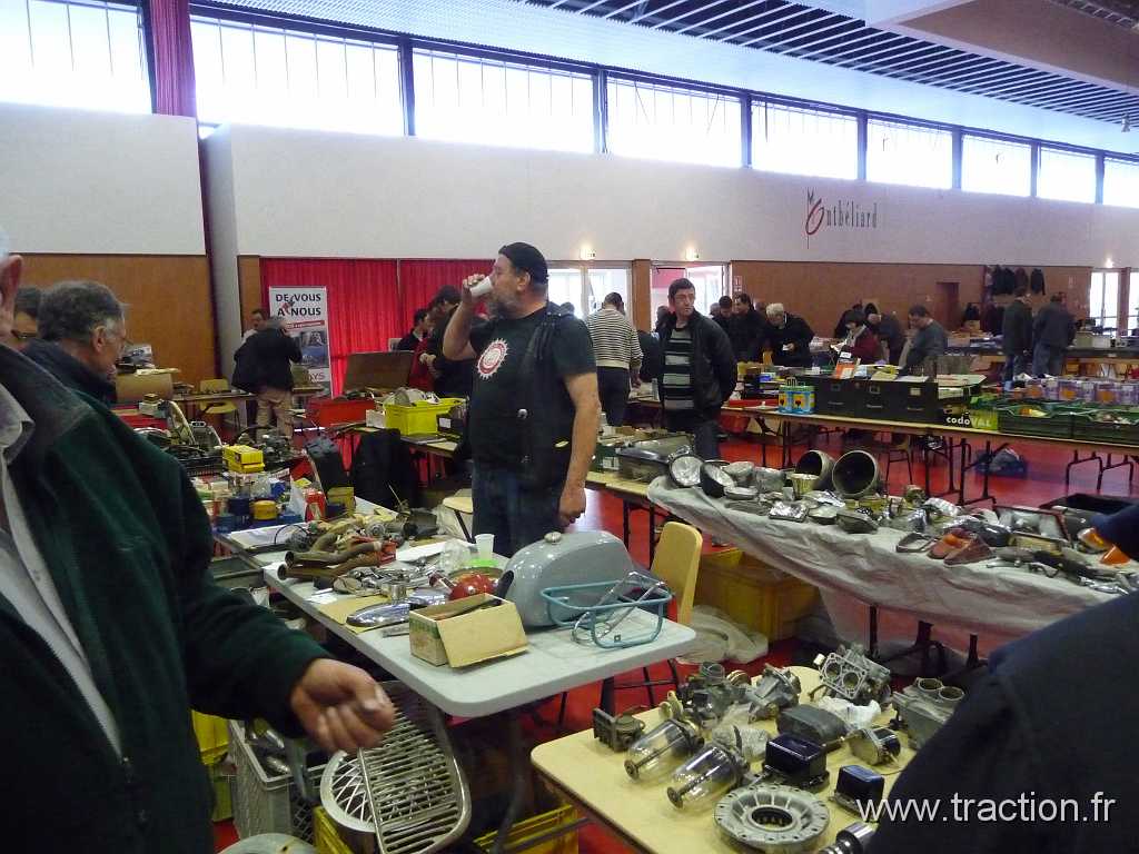 2012_Montbeliard (51).jpg - 03/03/2012 - 25200 MONTBELIARD - VIEUX VOLANTS FRANC-COMTOIS - Bourse d'échange Autos-Motos Anciennes - La Roselière - Stand de Jean-Paul HOPPE (Obélix)